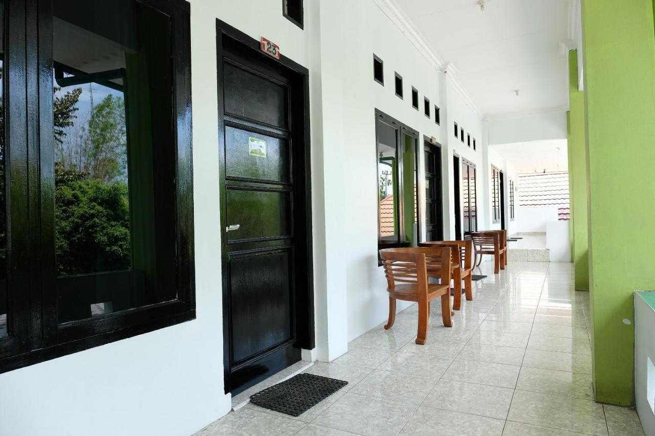 Oyo 2186 Esbe Hotel Syariah Tanjung Pandan Exterior photo
