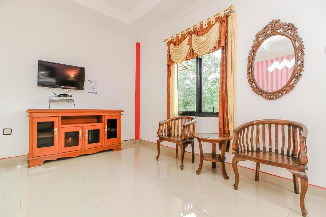Oyo 2186 Esbe Hotel Syariah Tanjung Pandan Exterior photo