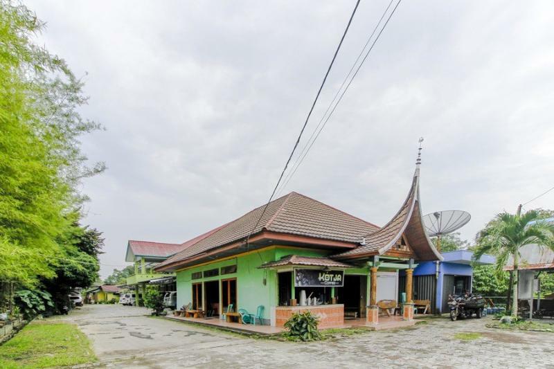 Oyo 2186 Esbe Hotel Syariah Tanjung Pandan Exterior photo