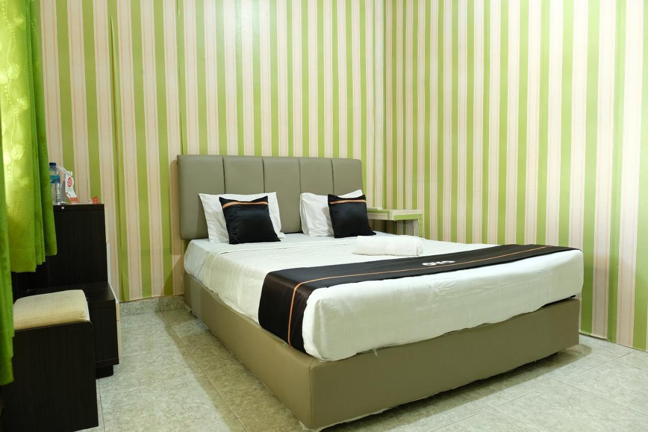 Oyo 2186 Esbe Hotel Syariah Tanjung Pandan Exterior photo