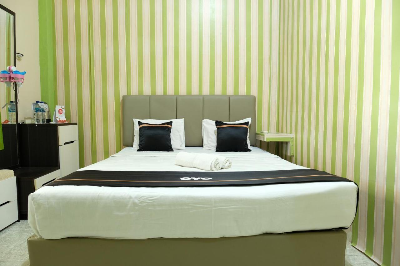 Oyo 2186 Esbe Hotel Syariah Tanjung Pandan Exterior photo