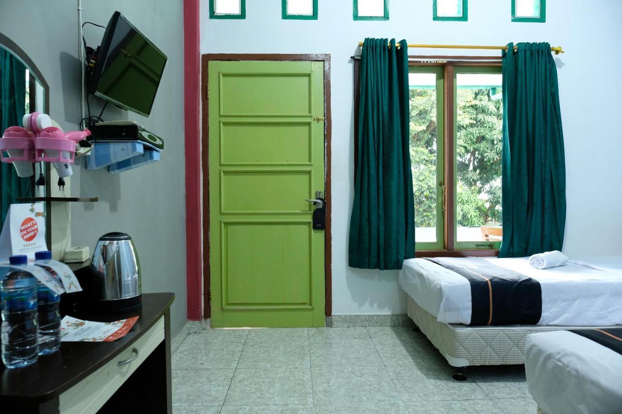 Oyo 2186 Esbe Hotel Syariah Tanjung Pandan Exterior photo