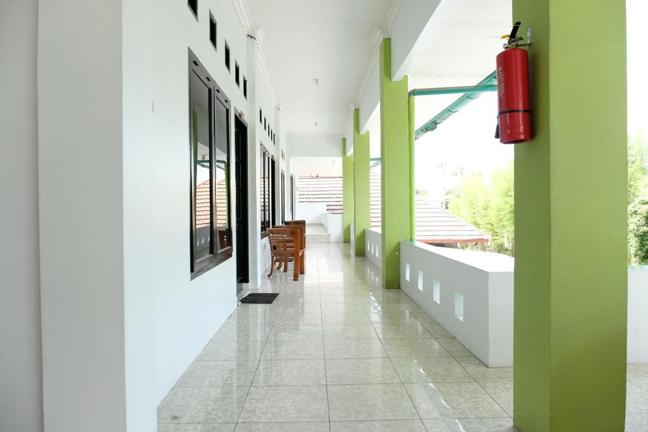 Oyo 2186 Esbe Hotel Syariah Tanjung Pandan Exterior photo